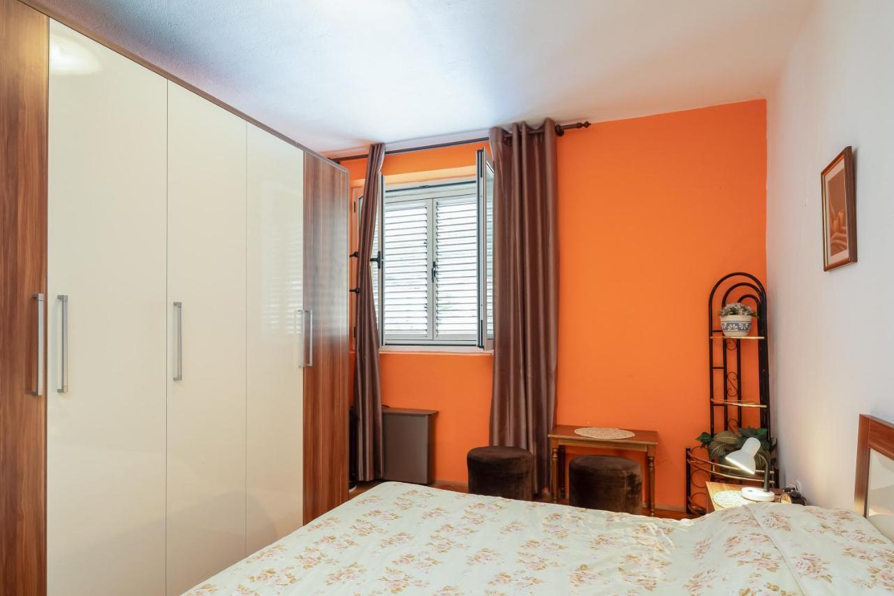 Edita - Apartment In Town Centre Макарска Екстериор снимка